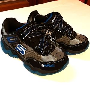 ❤❤❤NEW KIDS SKECHERS SHOES SIZE 13❤❤❤